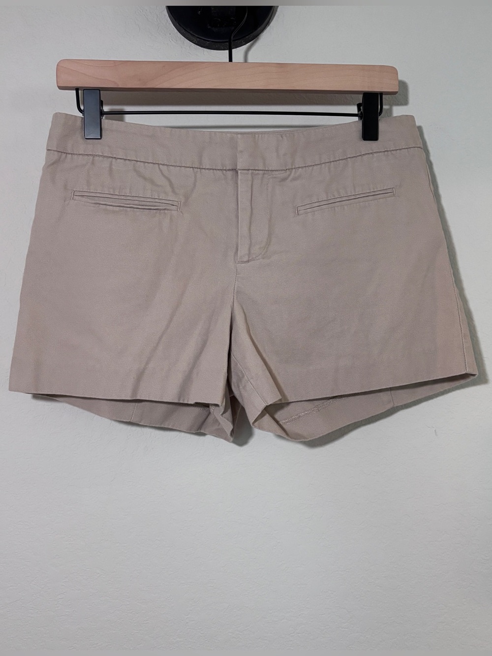 Gap Low Rise 100% Cotton Beige Shorts Size 2 Coastal‎ Quiet Luxury Y2K